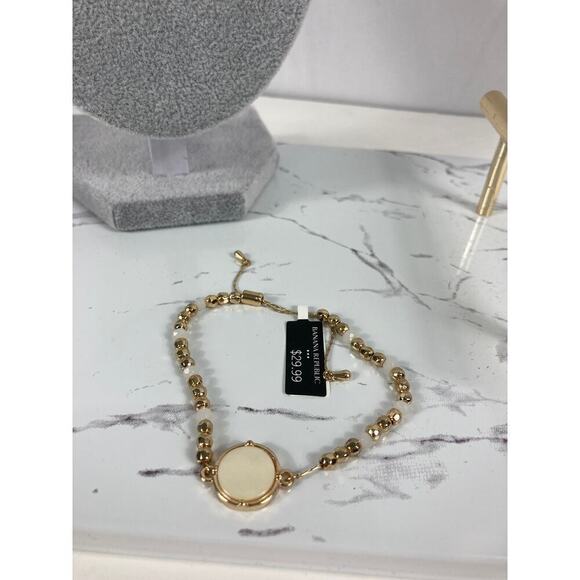 NWT Banana Republic Gold Pull Bracelet - Picture 1 of 1